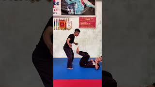 Cách Khống Chế Khi Bị Đẩy Ngã #kungfu #vothuat #tuve #shorts