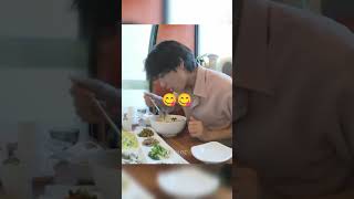 BTS V eating 😋😋😋