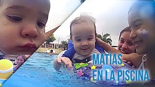 Matías en la Piscina [First Time Swimming With Baby]