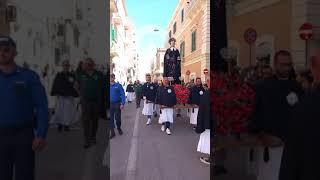 Monopoli, la Processione dei Santi Medici Cosma e Damiano e San Cataldo verso la Cattedrale