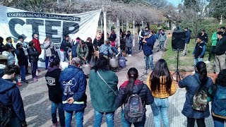 Protesta y olla popular de movimientos sociales frente al Municipio