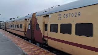 07054Bikaner-Kacheguda Special Express Arrive Huzur Sahib Nanded