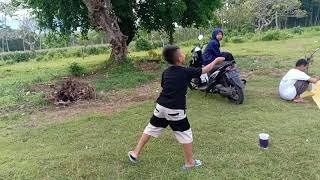 Anak Kecil Maen Layang-layang di Sawah