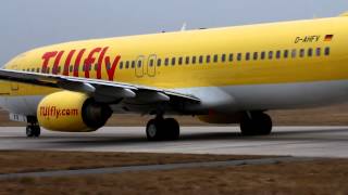 Waving pilots on TUIfly Boeing 737-8K5 D-AHFV at Hannover Airport 04.03.2012