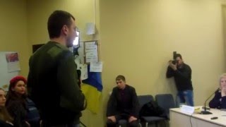 Сергій Бистров під час прес-конференція з приводу підпалу машини адвоката "Топаза"