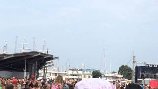 Boeing 787 Dreamliner @ Red Bull Air Race Gdynia 2014 part 1