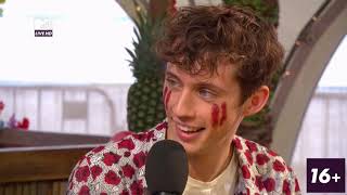 Troye Sivan - V FESTIVAL 2016 (Interview)