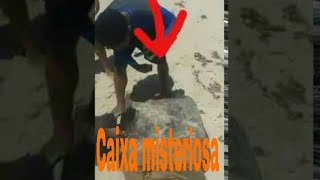 Caixa misteriosa na Praia