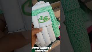 Cricket Junior Batting Gloves #juniorcricket #gloves #cricket #ukcricket #englishwillowbats