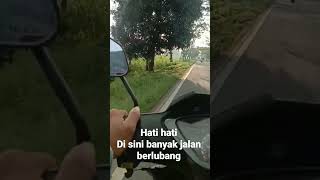 Hati hati Di sini banyak jalan berlubang‼️