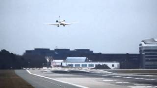 Pilot fights against heavy crosswind