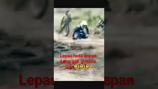 motor patah dua saat jumping, ngeri lihat si pemotor, untung selamat