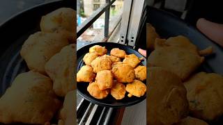 Aloo ke pakode pasand hai?#recipe #cooking #shorts# viral#rain