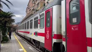 IC per Salerno con E401 in transito alla stazione di Camogli San Fruttuoso.