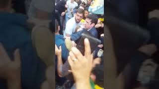 Bolsonaro é socorrido após ser esfaqueado em Juiz de Fora