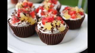 Chocolate cups with fruit and cream