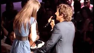 Josh Groban singing ``To Where You Are`` with audience member Maude   Montréal, July 23th, 2011