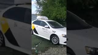 Your taxi arrived / Ваше такси прибыло