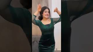 # Mungun Gupta #Hot Sexy Viral Video #munmungupta Patna Se Chalata Dawaiya Ho