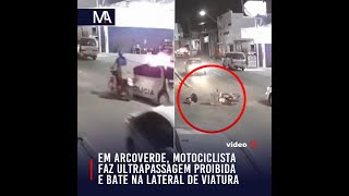 Em Arcoverde, motociclista faz ultrapassagem proibida e bate na lateral de viatura