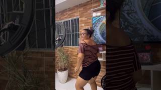 Eu tentando imitar minha filha #humor #criadora #comedia #shots #shortsvideo #dança