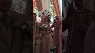 Bikin iri " Pengantin cantik jalan berdampingan #shorts #pengantincantik #madumerah