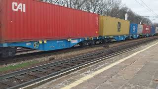 Lokomotywa PCC Intermodal z kontenerami