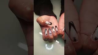 Black V-shaped nails •Bling #acrylicnails