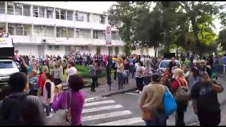 Servidores municipais em greve fazem panelaço em frente a prefeitura de Blumenau