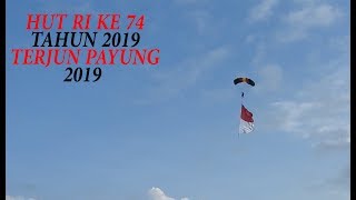 HUT RI KE 74 TAHUN 2019 - TERJUN PAYUNG DENGAN MEMBAWA SANG MERAH PUTIH