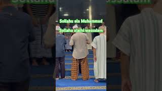 Ya Allah,berilah selawat kepada penghulu kami Muhammad, kepada keluarga baginda dan sahabat baginda