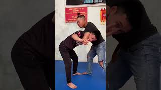 Kỹ Năng Tự Vệ Khi Bị Siết Cổ #shorts #kungfu #vothuat