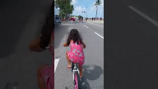 Helena Piccinini andando de Bicicleta #orla #maceio #praia #ruafechada