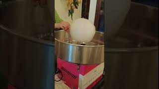 Did you already tried to eat a cotton candy? #shorts #cottoncandy #taste #candy #youtubeshorts