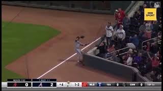 MLB - 13 years old Fan takes catch - Kole Calhoun