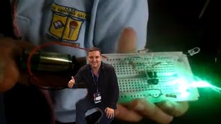 Las luces de sirena policial en el protoboard lm 555