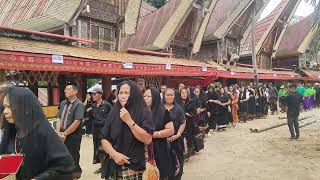 KEMEWAHAN Pemakaman Suku TORAJA. Penerimaan Tamu di Alm, Ibu Maria Belopandung.