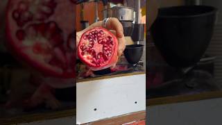 Fresh Pomegranate Juice in Istanbul🇹🇷 #turkey #istanbulturkey #juice#pomegranate #istiklalcaddesi