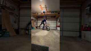 Bmx Cyclonic Boomerang to Smith Boomerang Can Lander 👊 #bmx #tricks #stunt #flatland #shorts