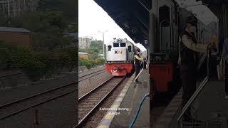 Kereta Api Kamandaka tiba di Stasiun Tegal #keretaapiindonesia #keretaapi