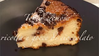 Torta cremosa alla ricotta e gocce di cioccolato