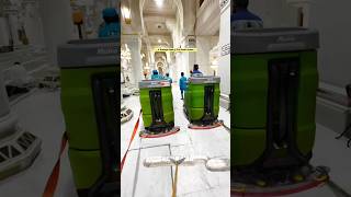 A Wonderful Sight of🥀the Kaaba Cleaner’s🧹😍 #shortfeed #shorts #shortvideo