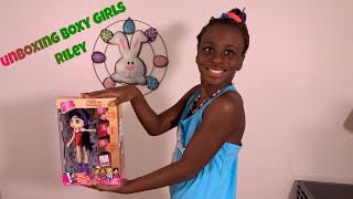 Fifi unboxing Boxy girls - Riley