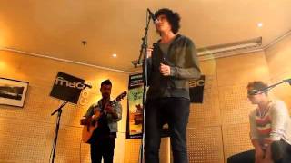 Julian Perretta - If I Ever Feel Better @Fnac st-lazare ( PARIS )