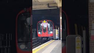 S Stock (S8) pulls into Eastcote