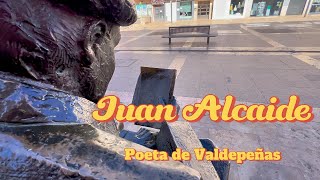 El poeta Juan Alcalde en las calles de Valdepeñas