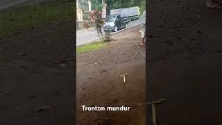 tronton mundur lagi