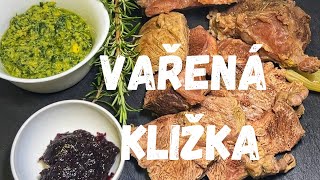 Vařená hovězí kližka se zelenou omáčkou (salsa verde). Zdravý, jednoduchý a výborný pokrm.