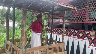 Singgi Tedong ritual rambu solo' pemakaman Alm.Yan Patebong Ne' Nanda di Tongkonan Bara'ba'