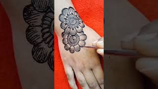 Stylish 🥰 Flower Mehndi Design #shorts #mehndi #mehndidesign #viralshorts #newmehndi #stylishmehndi